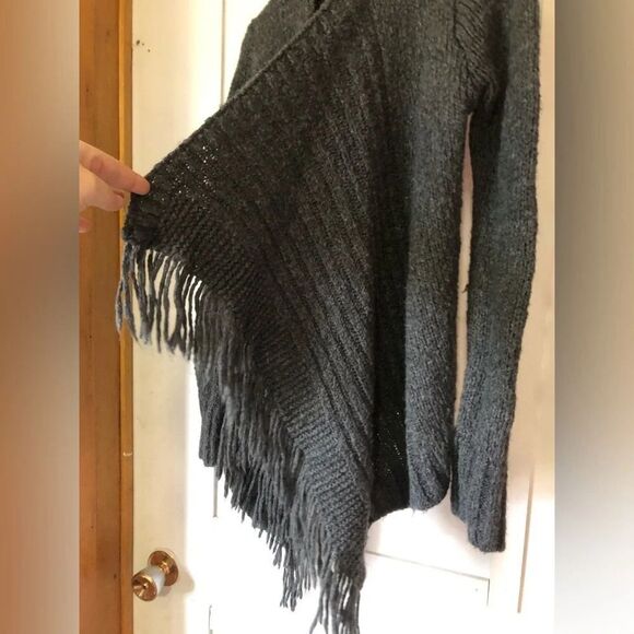 ☸️ Hollister | Tassel Knit  Asymmetric Wool Shrug - Picture 2 of 6